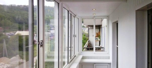 Чем и как лучше застеклить балкон в квартире?
