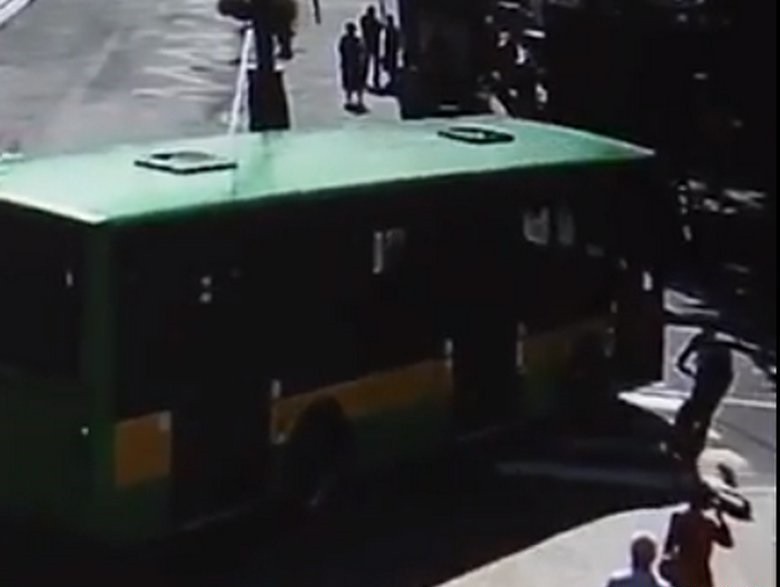 В центре Винницы на «зебре» автобус сбил велосипедиста