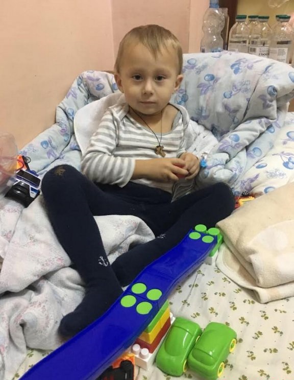 Семья винницких журналистов собирает средства на спасение 3-летнего сына