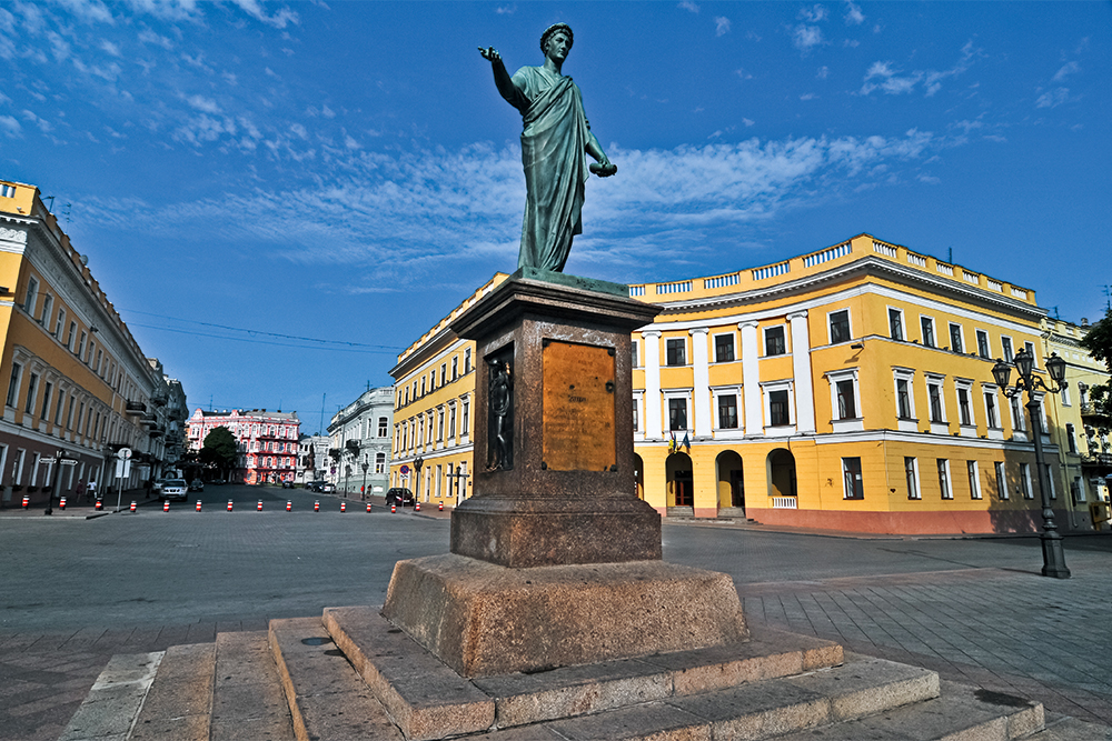 Одеса - це красиве південне місто, третє за величиною в Україні