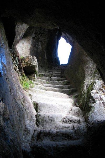 На Івано-Франківщині знайшли штучні тунелі, мета створення яких поки що невідома (фото)